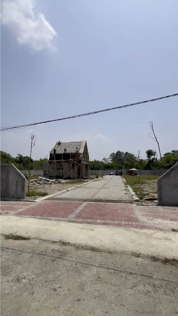 Gerbang masuk & signage gate dalam pengerjaan