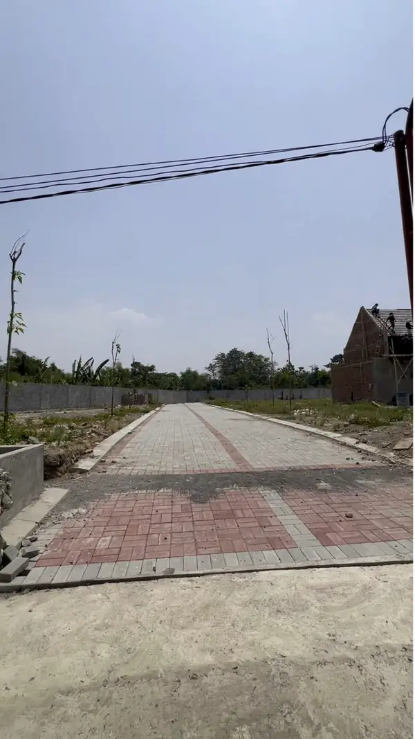Jalan paving utama kawasan sudah selesai